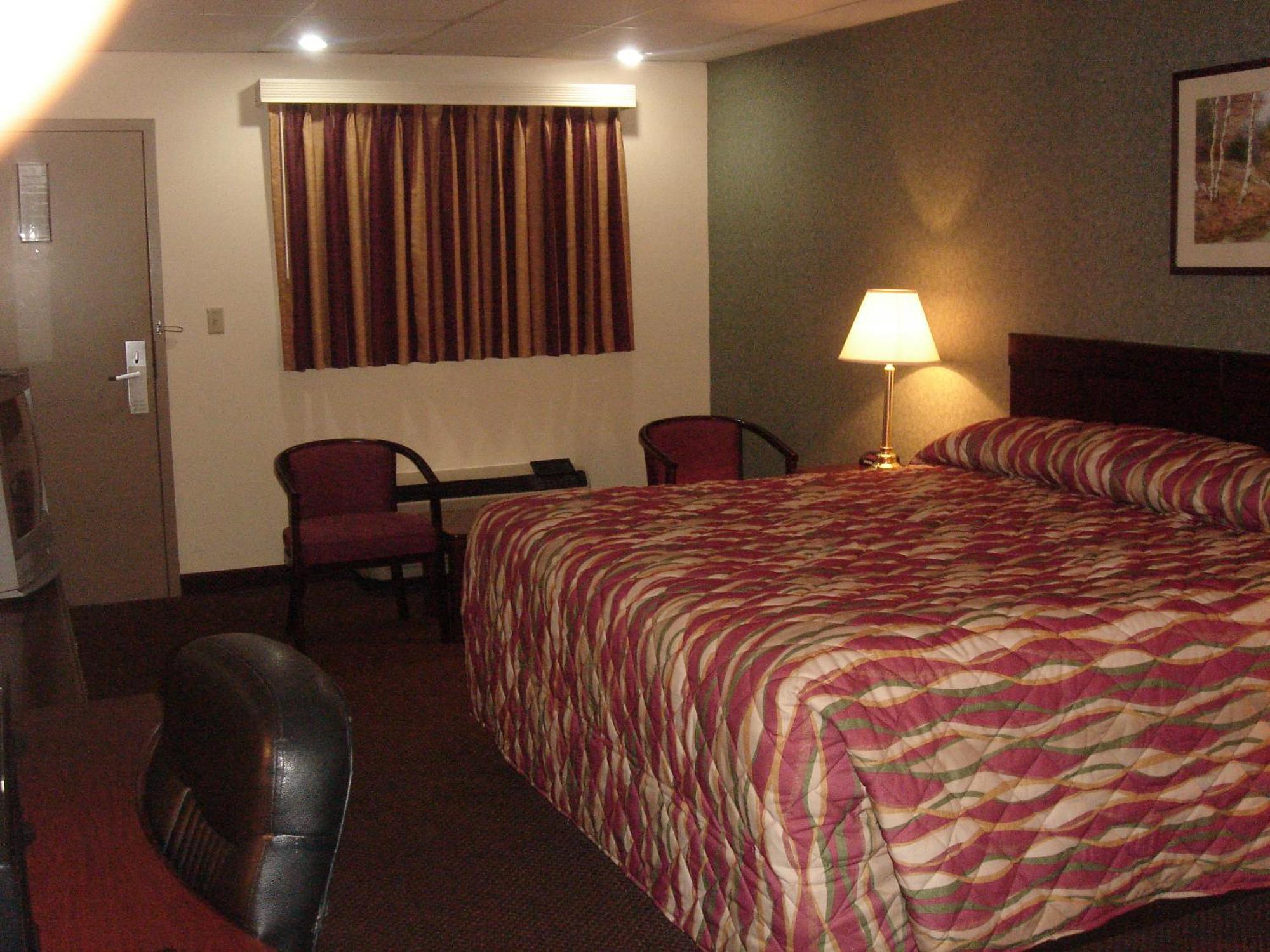 German Village Inn Motel Кълъмбъс Екстериор снимка