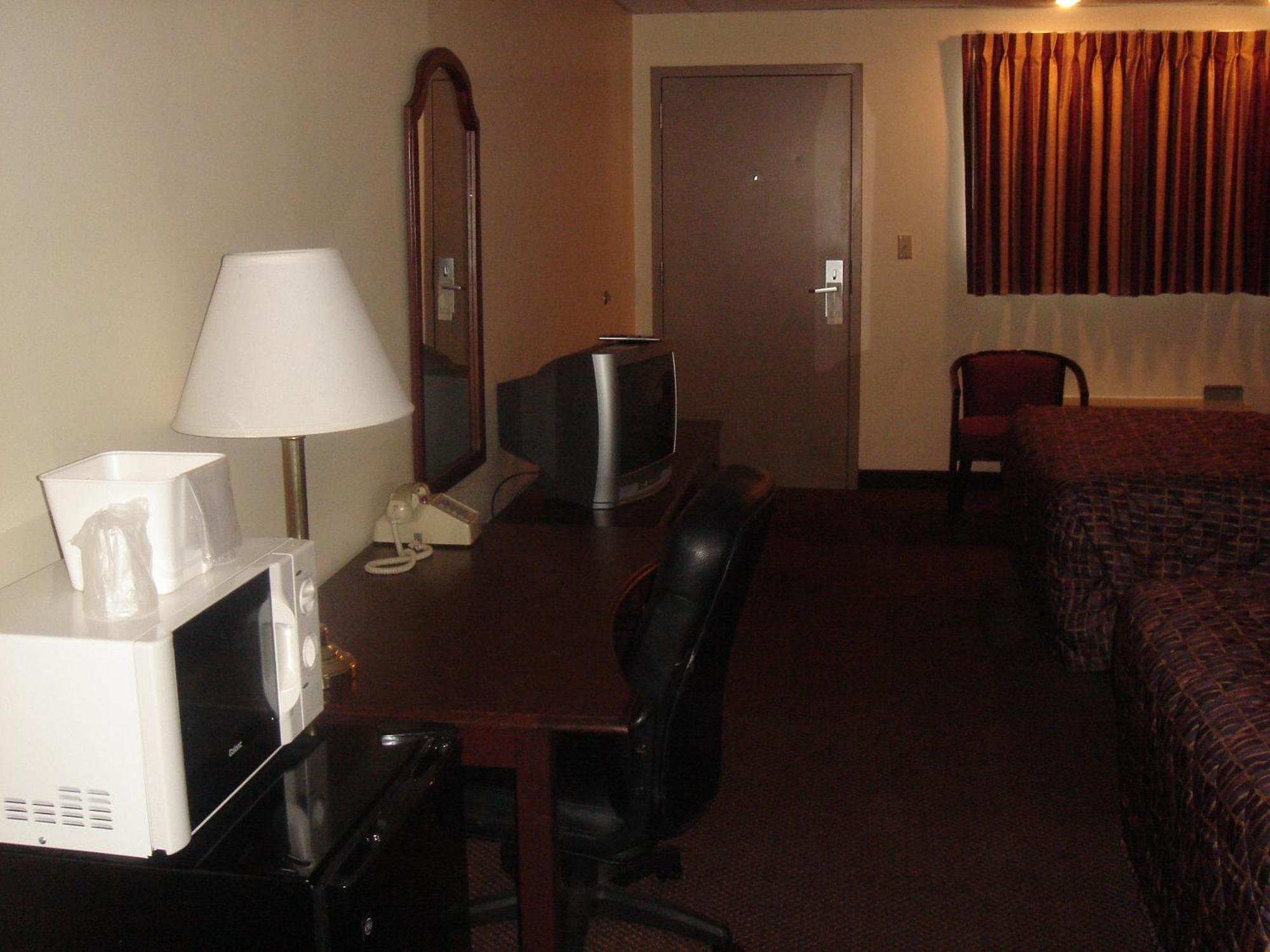 German Village Inn Motel Кълъмбъс Екстериор снимка