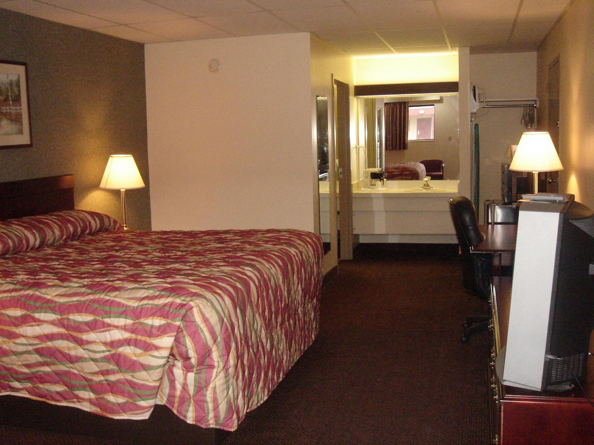 German Village Inn Motel Кълъмбъс Екстериор снимка
