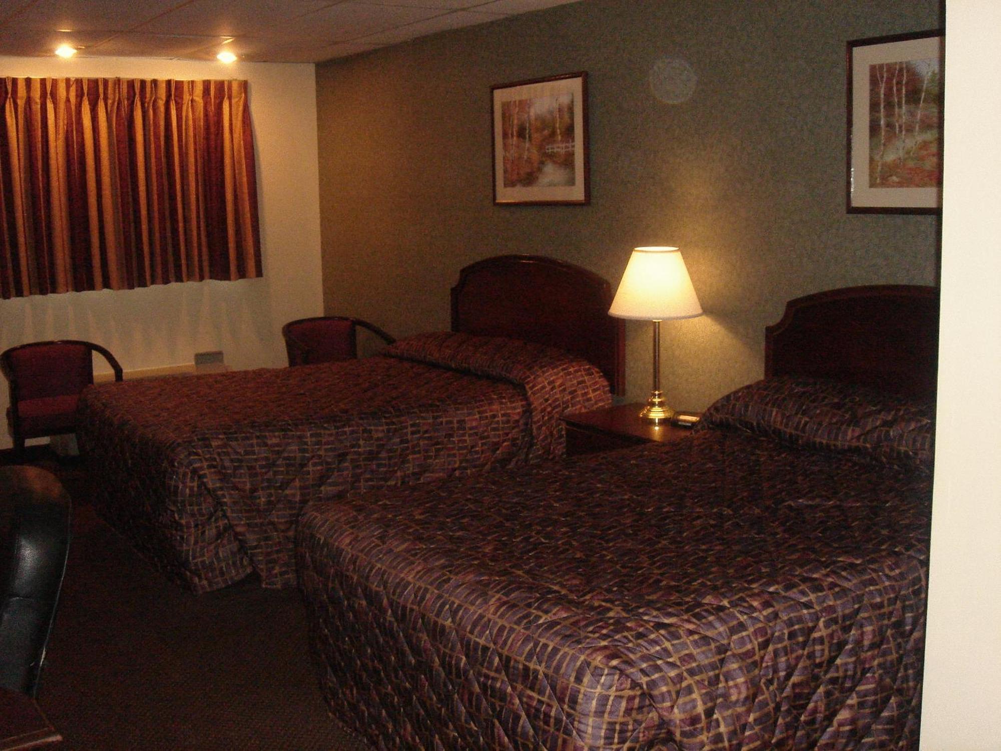 German Village Inn Motel Кълъмбъс Екстериор снимка
