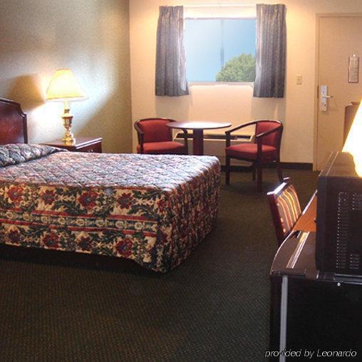 German Village Inn Motel Кълъмбъс Стая снимка