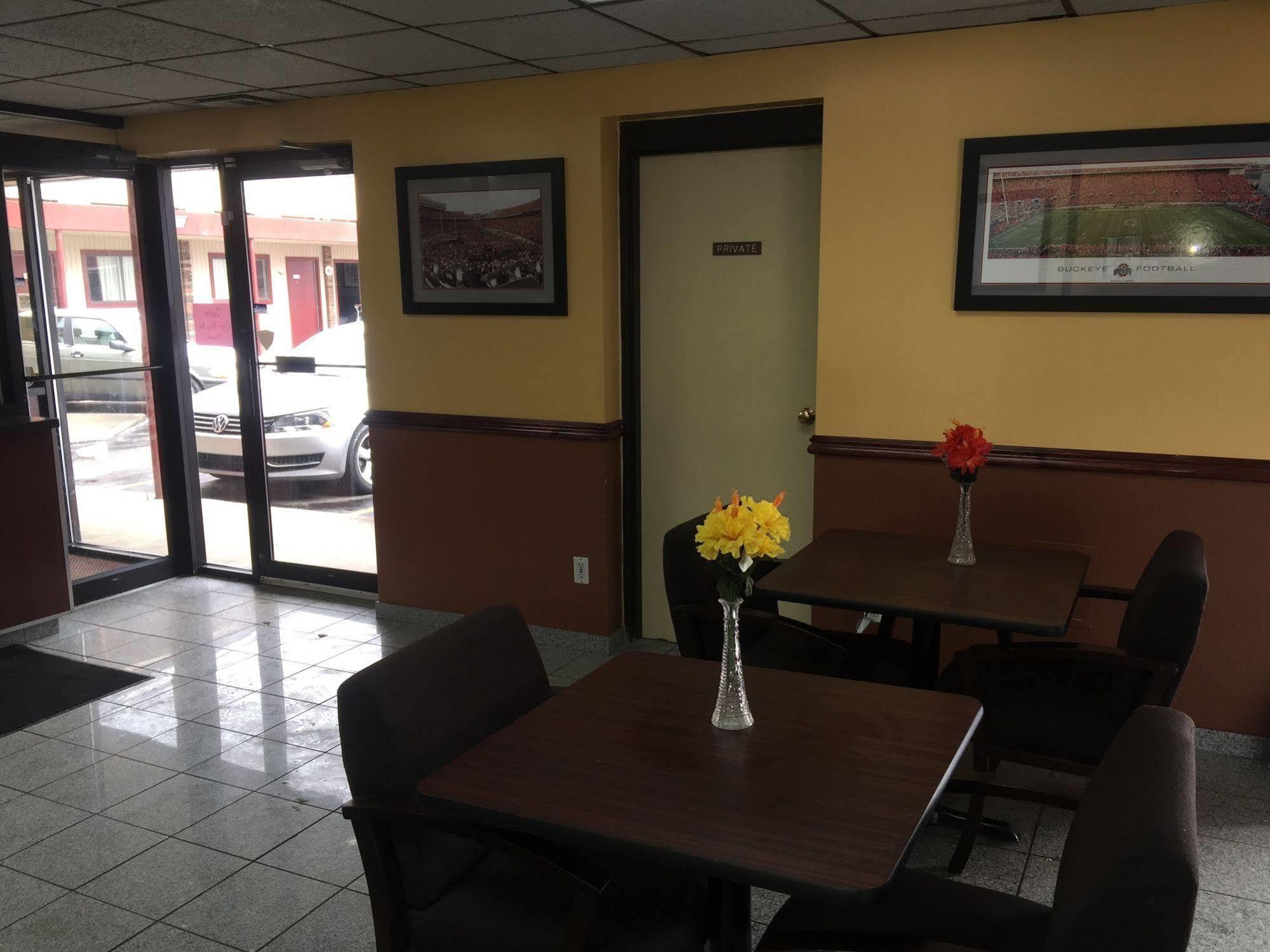 German Village Inn Motel Кълъмбъс Екстериор снимка