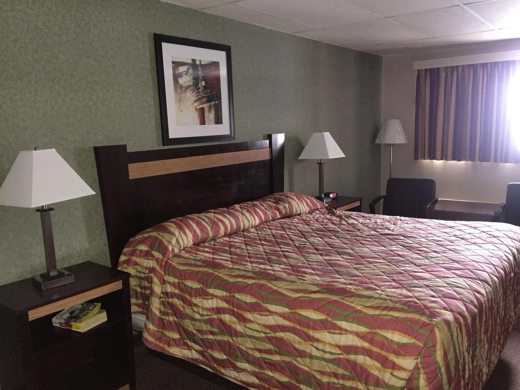 German Village Inn Motel Кълъмбъс Екстериор снимка