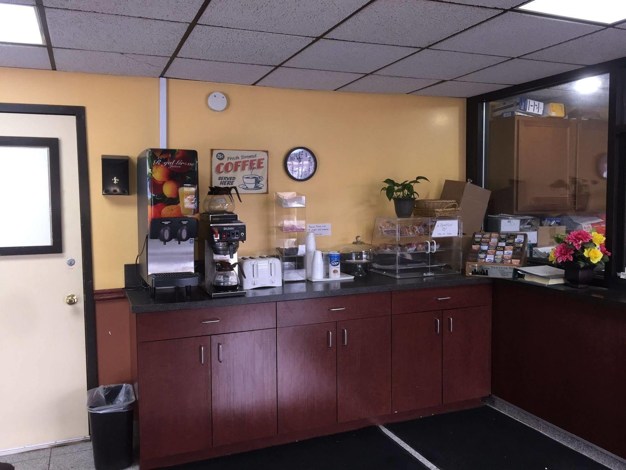 German Village Inn Motel Кълъмбъс Екстериор снимка