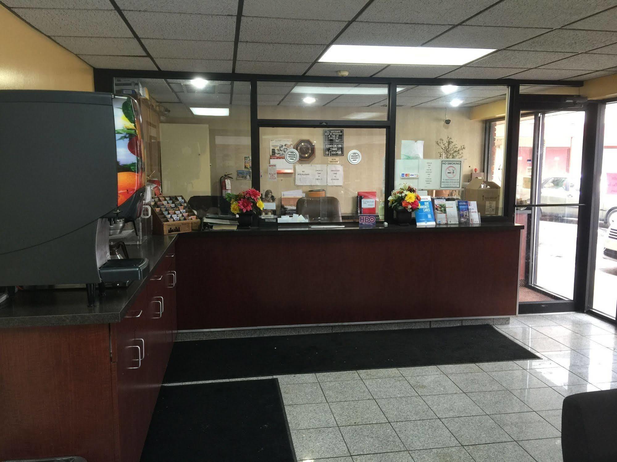 German Village Inn Motel Кълъмбъс Екстериор снимка